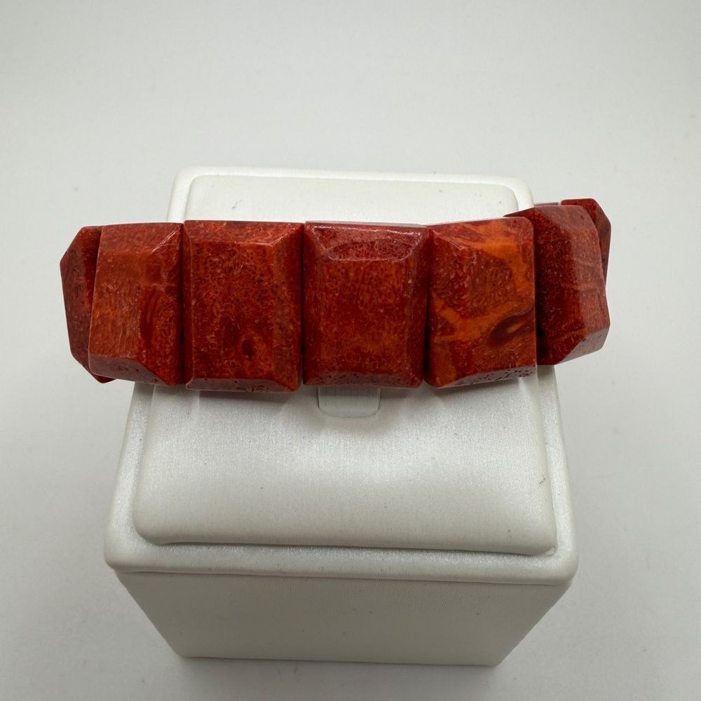 7.5" Faceted CORAL stretch bracelet!‎